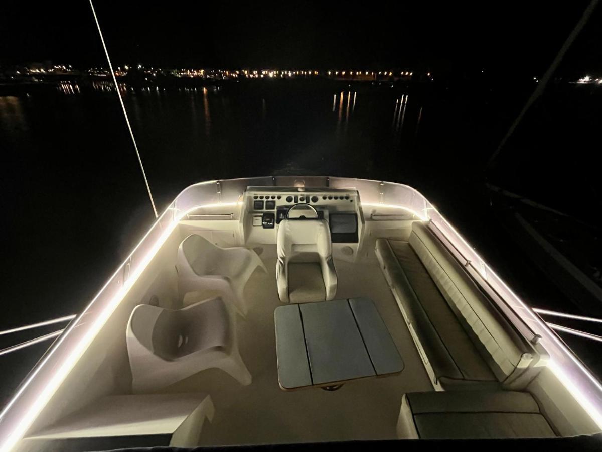 Hotel Navi Yacht A Sete, 2 A 8 Couchages, Privatif Extérieur photo