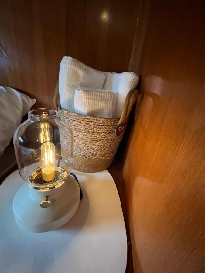 Hotel Navi Yacht A Sete, 2 A 8 Couchages, Privatif Extérieur photo
