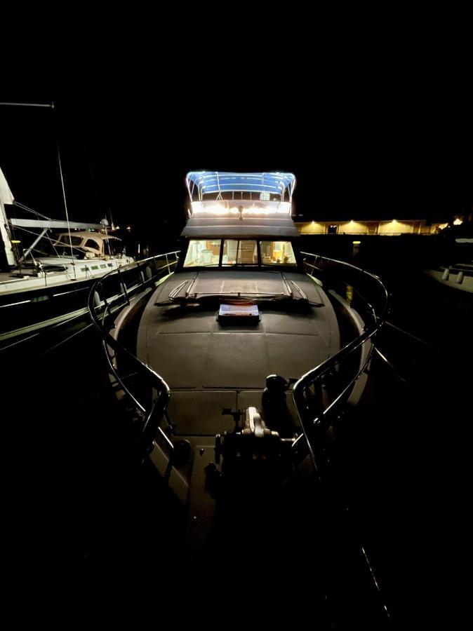 Hotel Navi Yacht A Sete, 2 A 8 Couchages, Privatif Extérieur photo