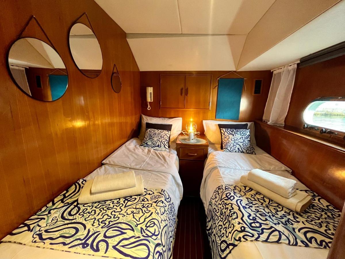 Hotel Navi Yacht A Sete, 2 A 8 Couchages, Privatif Extérieur photo