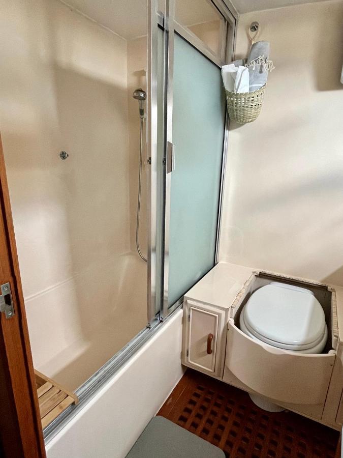 Hotel Navi Yacht A Sete, 2 A 8 Couchages, Privatif Extérieur photo