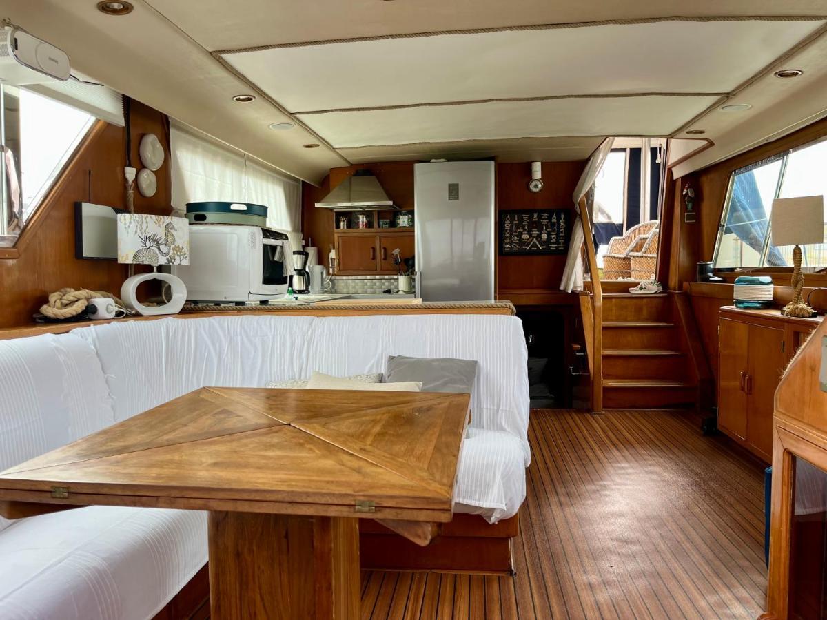 Hotel Navi Yacht A Sete, 2 A 8 Couchages, Privatif Extérieur photo