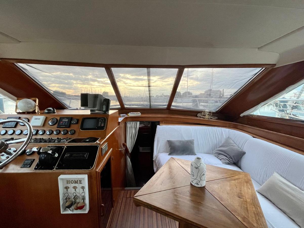 Hotel Navi Yacht A Sete, 2 A 8 Couchages, Privatif Extérieur photo