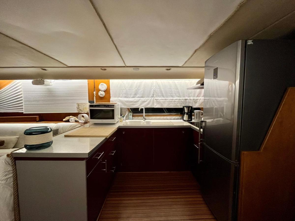 Hotel Navi Yacht A Sete, 2 A 8 Couchages, Privatif Extérieur photo