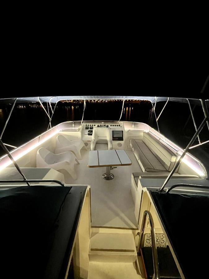 Hotel Navi Yacht A Sete, 2 A 8 Couchages, Privatif Extérieur photo