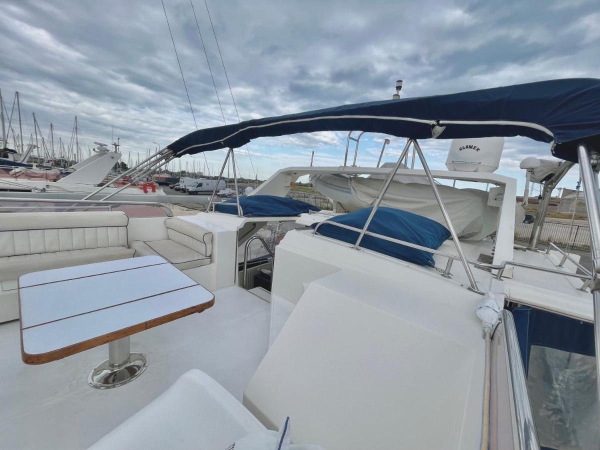 Hotel Navi Yacht A Sete, 2 A 8 Couchages, Privatif Extérieur photo