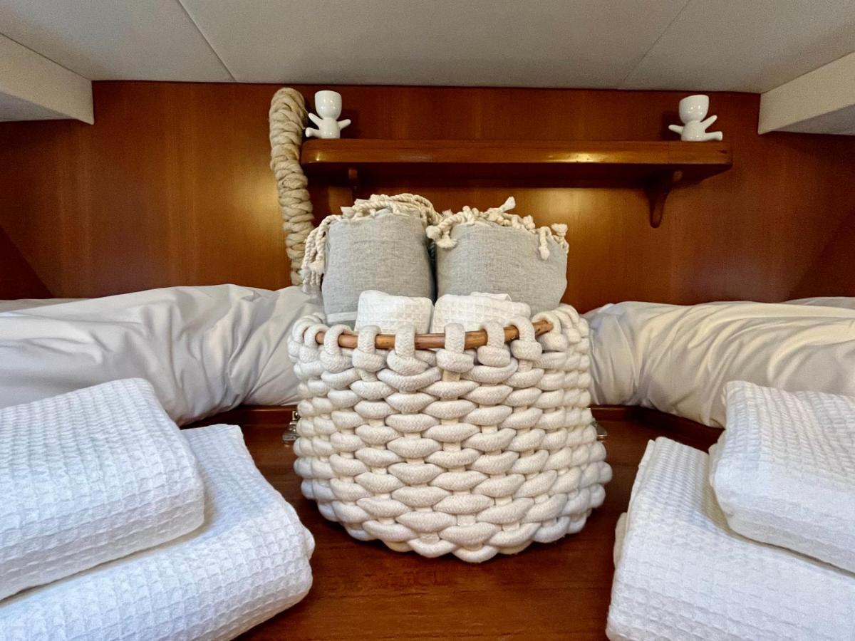 Hotel Navi Yacht A Sete, 2 A 8 Couchages, Privatif Extérieur photo
