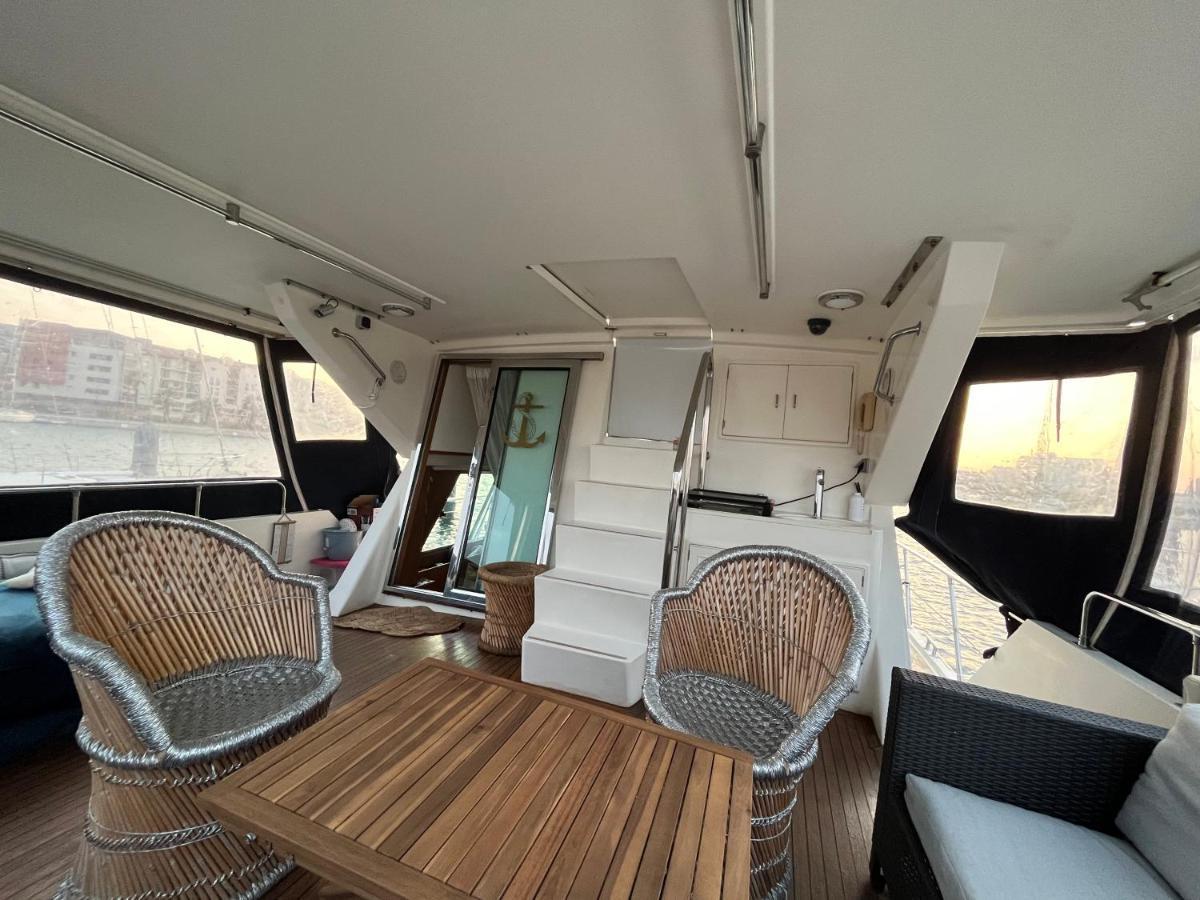 Hotel Navi Yacht A Sete, 2 A 8 Couchages, Privatif Extérieur photo