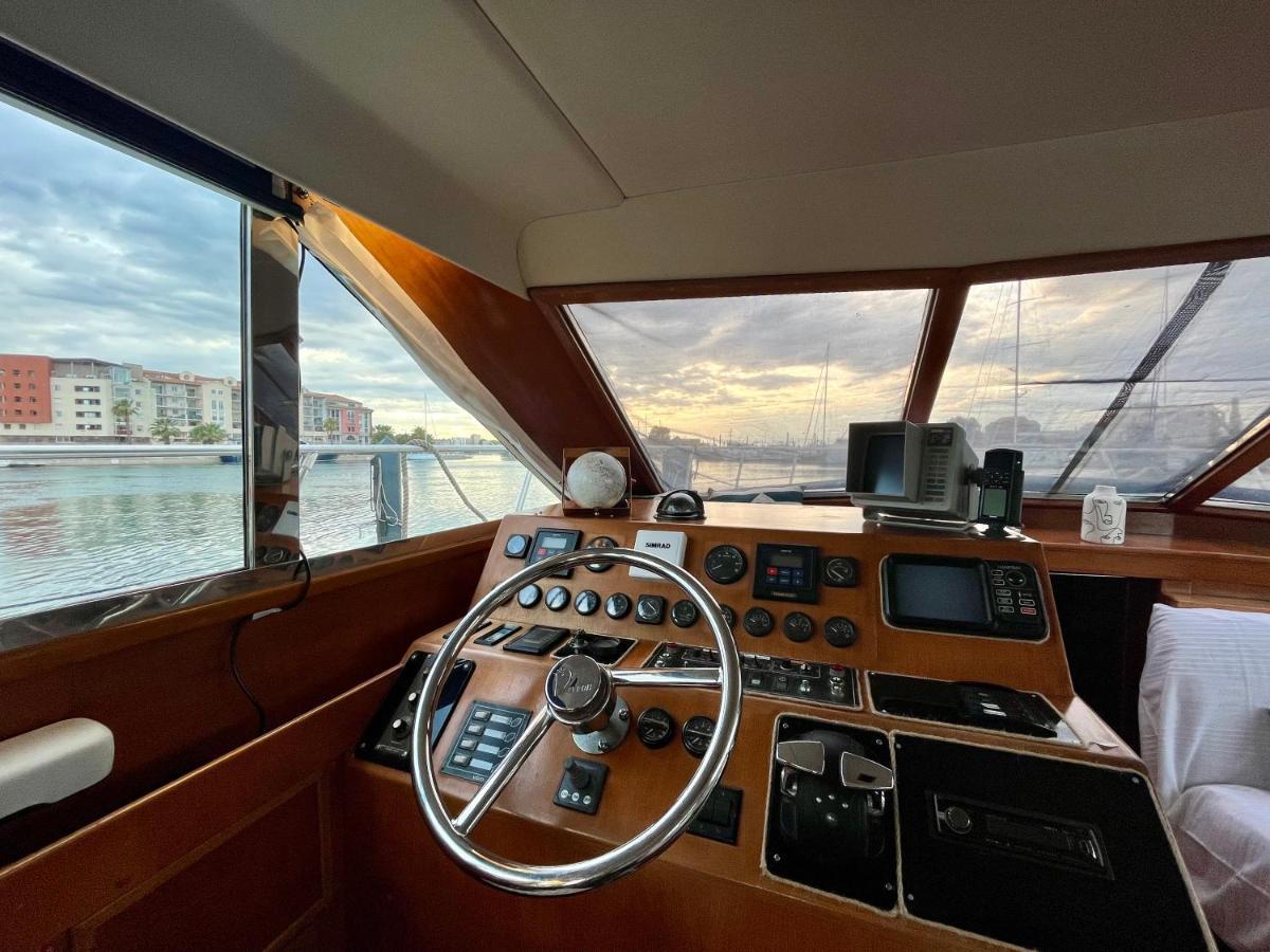 Hotel Navi Yacht A Sete, 2 A 8 Couchages, Privatif Extérieur photo
